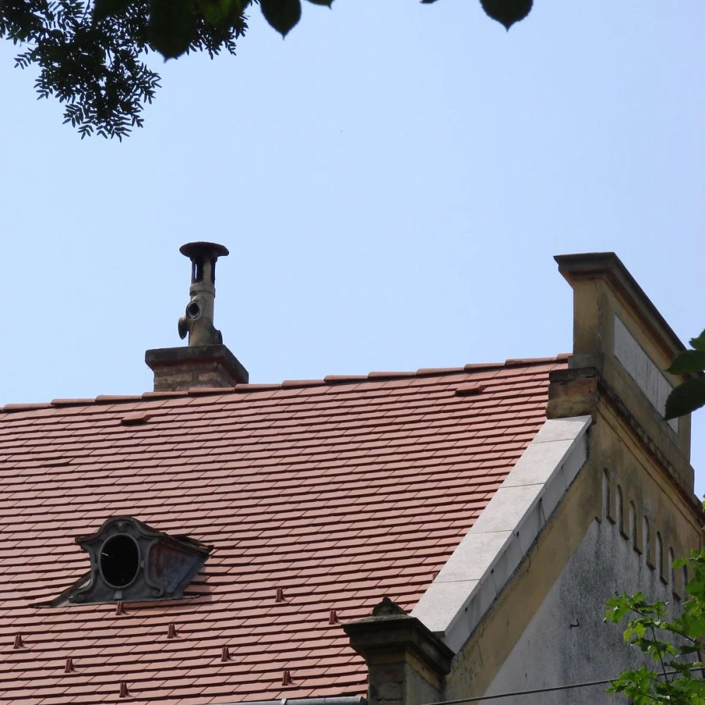 Megtartott eredeti tetőelemek