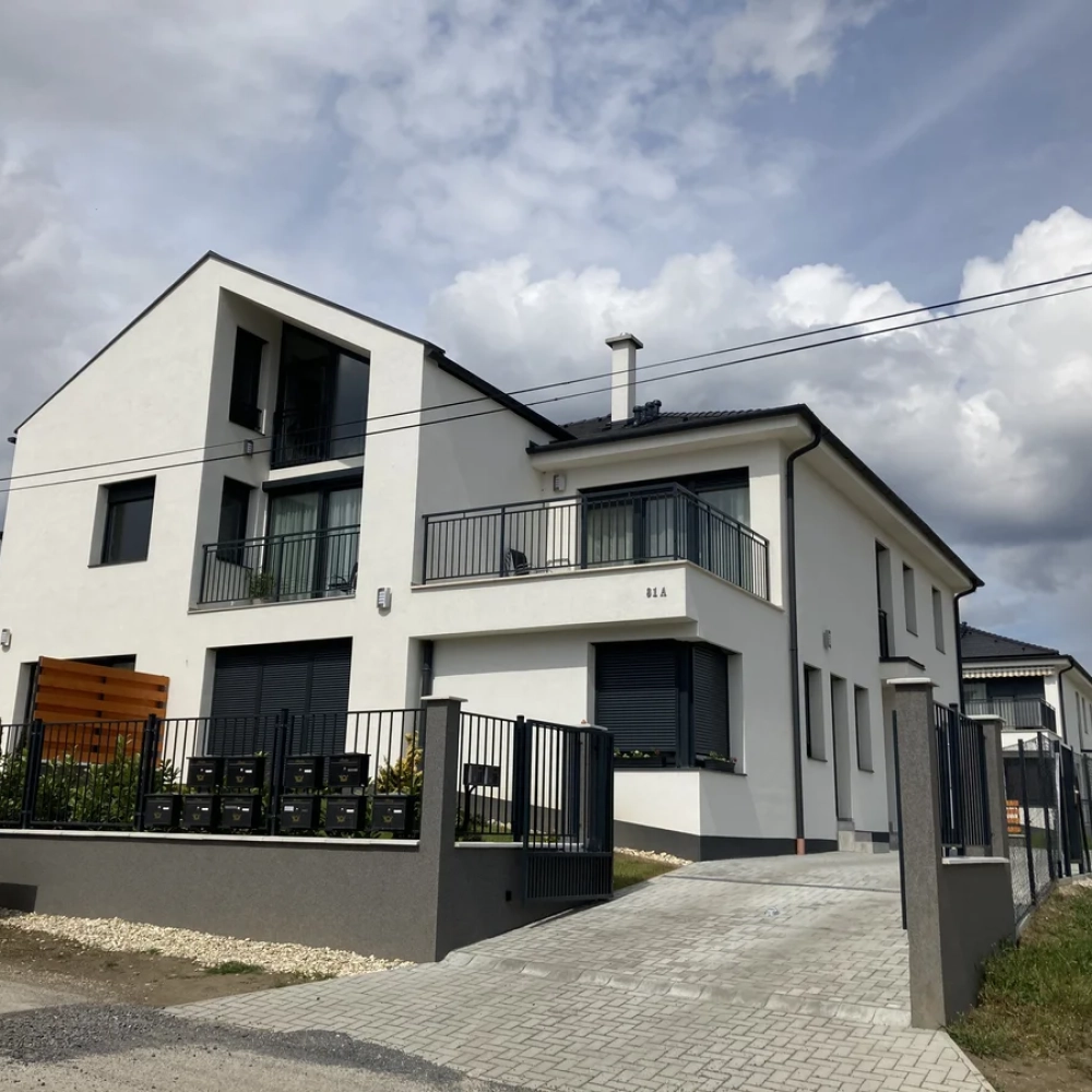 Modern társasház
